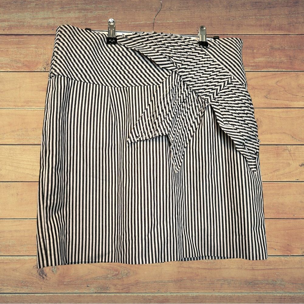 Anthropolgie Taikonhu Black and White Striped Bow Detail Skirt size 10